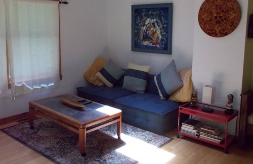 Willow House | WOODSTOCK SKII Rental, Huge Backyard, WiFi, TV (discounts available longer stay)