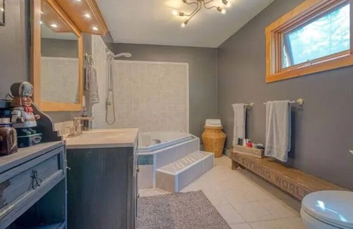 Willow House | WOODSTOCK SKII Rental, Huge Backyard, WiFi, TV (discounts available longer stay)