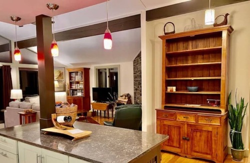 Woodstock House | Woodstock Village Sunset Retreat