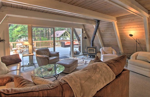 Roslyn Ridge Cabin | Woodsy A-Frame Chalet Half Mile to Cle Elum Lake!