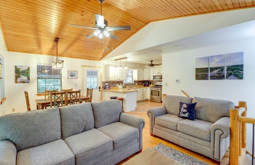 Gassville House | Woodsy Gassville Getaway ~ 3 Mi to White River!