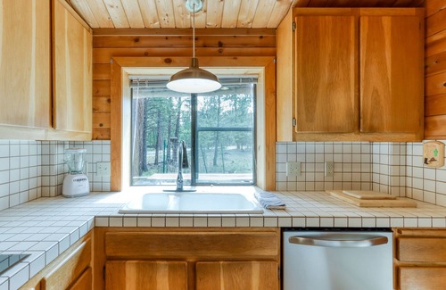 Sisters Cabin | Woodsy Home w/Private Hot Tub & Treehouse - Near Pool