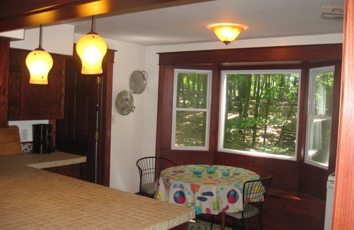 Norton Shores Cottage | Woodsy Lake House @ Lake Michigan SPeCiaL 9/2-6 1000 <4 family members
