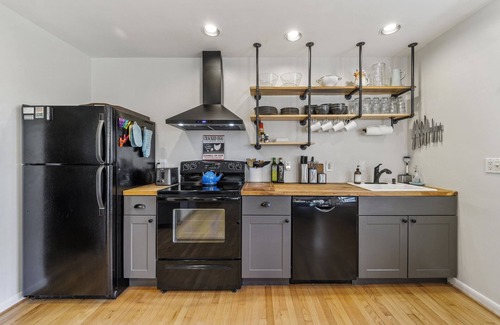 Kabletown Cottage | Woodsy Retreat with a Hot Tub and Seasonal Views!