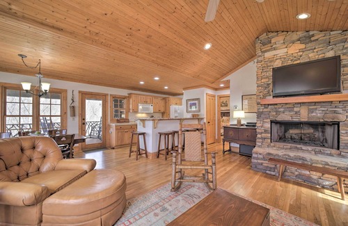 Cashiers Cottage | Woodsy Smoky Mtn Hideaway w/Grill & Views!