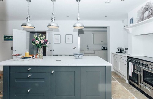 Henley House | Woodvale Retreat - Sleeps 10