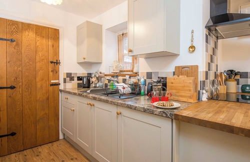 Haverfordwest Cottage | Woodview, Holiday Cottage The Rhos, Near Haverfordwest, Sleeps 2, 1 bedrooms, bathrooms