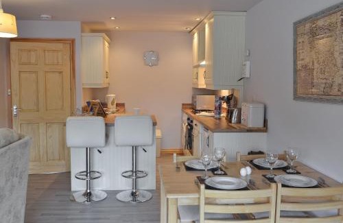 Cutthorpe House | Woodview Lodge
