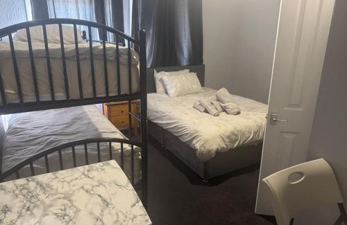 Leeds Bed & Breakfast | Woodville Lodge Leeds - A Cosy Guest House with Self Service Residents Kitchen