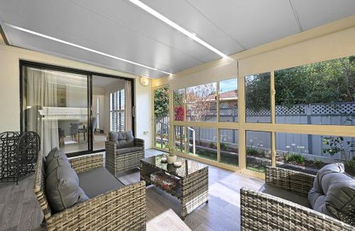 Orange Apartment | Woodward Villa - 2 Bed 2 Bath, CBD