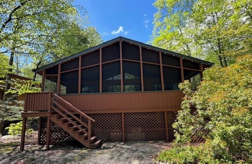 Hamlin House | Woody Retreat Intimate Chalet + Oak Sauna