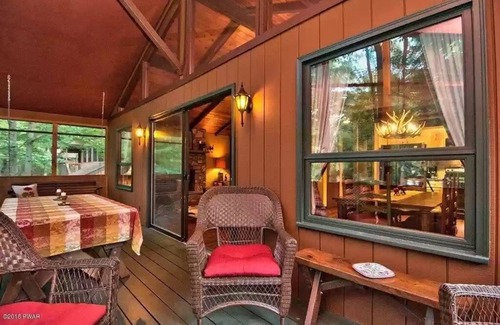Hamlin House | Woody Retreat Intimate Chalet + Oak Sauna