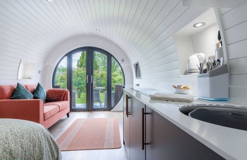 Kilgetty Apartment | Woody's - 1 Bedroom Pod - Cold Inn