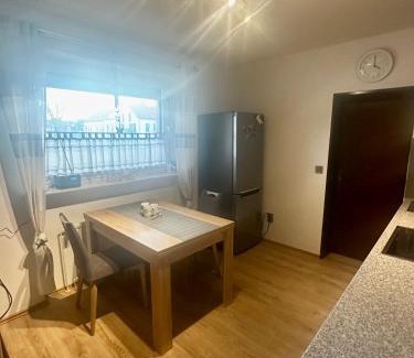 Region Hannover District Apartment | Woody Style Apartment near Langenhagen Airport