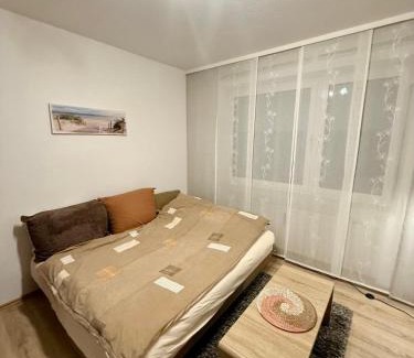 Region Hannover District Apartment | Woody Style Apartment near Langenhagen Airport