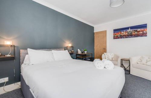 Liverpool Apartment | Woolton Rd Flat Near John Lennon Airport, Free Parking & Wifi - Pass the Keys