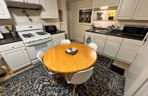 Mill River Apartment | Wooster Square Private 3 Bedrooms Apizza Yale SOM Downtown