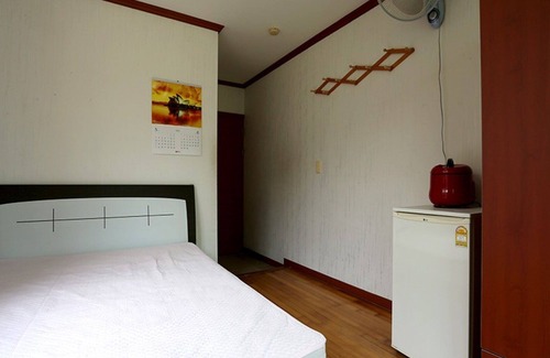 Jecheon House | Worak Pensionville Gauguin's House