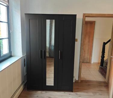 Selfkant Apartment | Work and Stay Selfkant Ganzes Haus 10 Zimmer, 18 Betten,5 Badezimmer,2 Küchen, Terrasse, 380 Qm, 3 Etagen