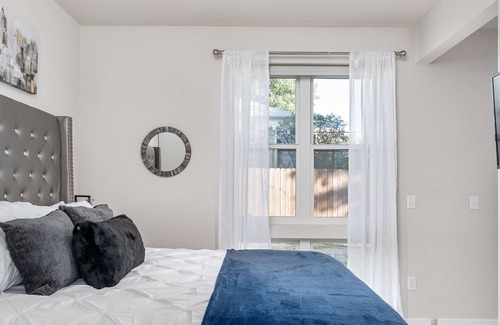 Kingfield Apartment | Work From Here🌸Fast WiFi🌸Keurig+Coffee🌸55" Roku TV