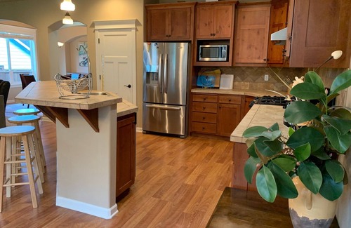 Cedar Hills House | Work or Play 5B retreat.Great Location near Nike, 15mins to downtown