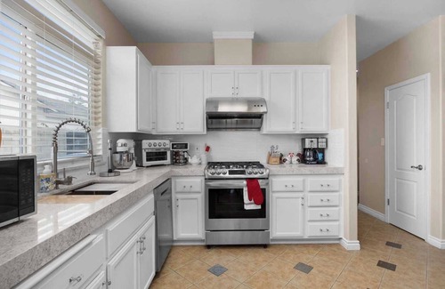 Greenacres House | Work & Play Haven: Pet-Friendly｜Garage Available｜Huge Yard｜Month-to-Month #41913