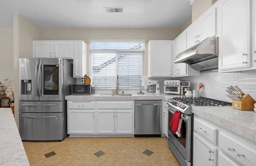 Greenacres House | Work & Play Haven: Pet-Friendly｜Garage Available｜Huge Yard｜Month-to-Month #41913