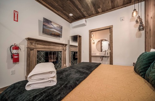 Prescott Hotel | Work & Wander | Cafés & Cozy Comforts
