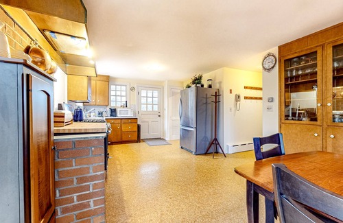 Wilmington House | Working farmhouse on 140 acres with old-world feel & Peloton - dog-friendly