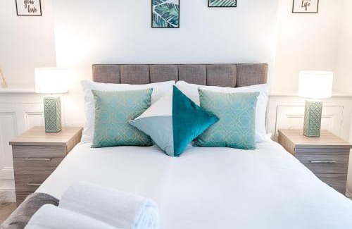 Landore Apartment | Working in Swansea, 4 Bedrooms, Parking