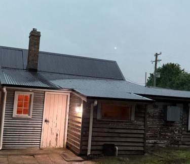 Exeter House | Workmans Cottage