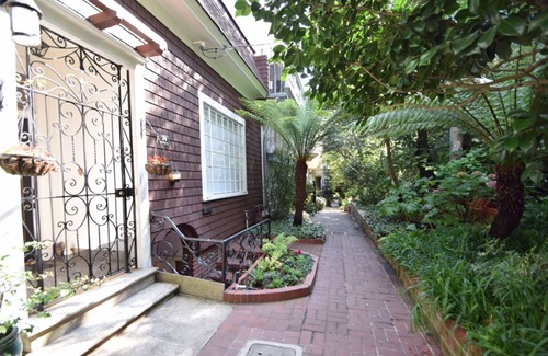 Russian Hill Apartment | World Famous Macondray Lane ~ Fully Furnished Studio in Russian Hill