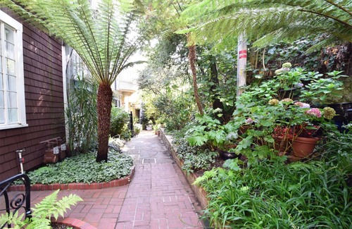 Russian Hill Apartment | World Famous Macondray Lane ~ Fully Furnished Studio in Russian Hill