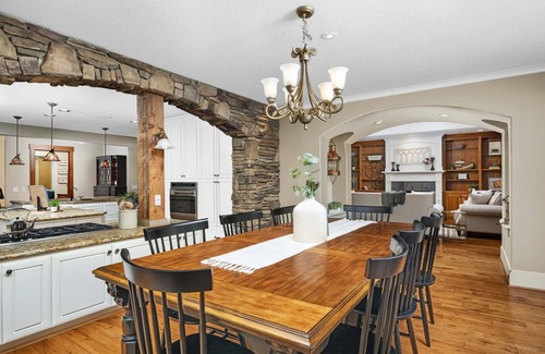 Helvetia House | World Renowned Roloff Farms, Billiards, Hot Tub, Game Room, On Acres of Farmland