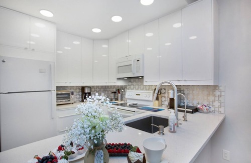 Central Naples Condo | World Tennis Club/Pickleball/Heated Pool/Hot Tub/Sauna. n1st floor condo.