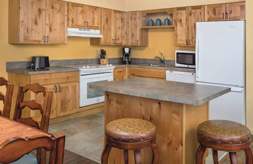 Klamath Falls Condo | WorldMark Running Y 2br suite friday check-In