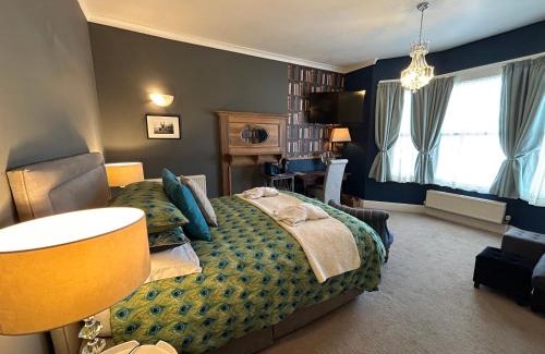 Cambridge House | Worth House