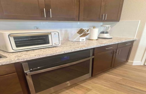 Roseville House | WOW! EPIC & Astonishing : Luxurious New Smart 5 BR Home with 9 Beds
