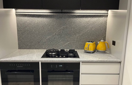 Bondi Junction House | Wow new Gorgeous Modern 2 bed 2 Bath Wifi Parking