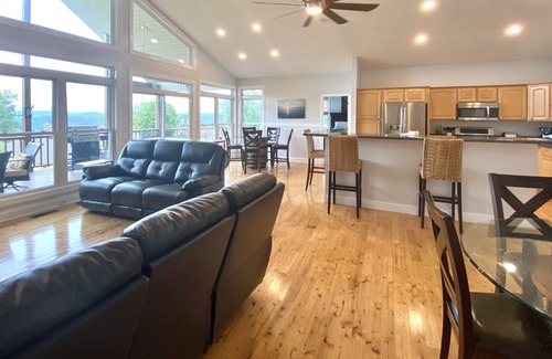 Andersonville House | Wow-Norris Lake & Mountain Views, 4 Suites, Stardust Marina