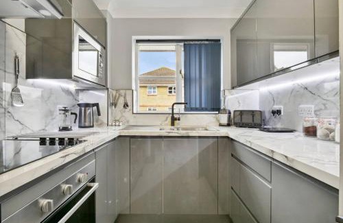 Knaphill Apartment | Wow!penthouse Discount On Monthly Stays Book Now