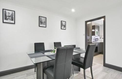 Knaphill Apartment | Wow!penthouse Discount On Monthly Stays Book Now