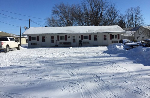 Canistota Apartment | Wow, Rural Odyssey w/Cosmetic Country Appeal!🤠
