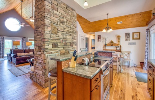 Waynesville House | Wow Views!, Luxury Hm, walk to Main St, Deck & Patio, FirePt w/Pergola