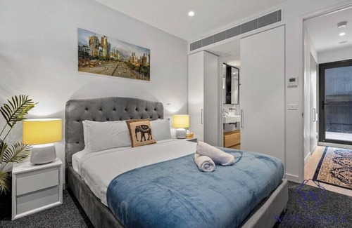 Toorak House | WOWSOY004 - U1 / 225 William Road SYarra · New Modern Designed 3B2BHouse+Parking