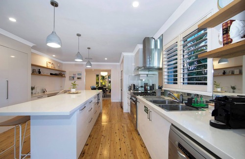 Woy Woy House | Woy Woy Staycation - Heated Pool & Spa & Wood Fire Pizza & Pool Table & Games