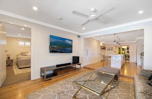 Woy Woy House | Woy Woy Staycation - Heated Pool & Spa & Wood Fire Pizza & Pool Table & Games