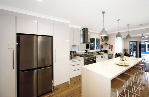 Woy Woy House | Woy Woy Staycation - Heated Pool & Spa & Wood Fire Pizza & Pool Table & Games