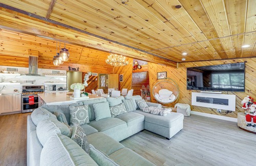 Wrightwood Cabin | Wraparound Deck & Grill: Wrightwood Cabin Near PCT