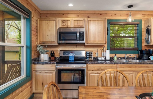 Branson Cabin | Wren Cabin - Private Hot Tub, Fireplace, and Lake View